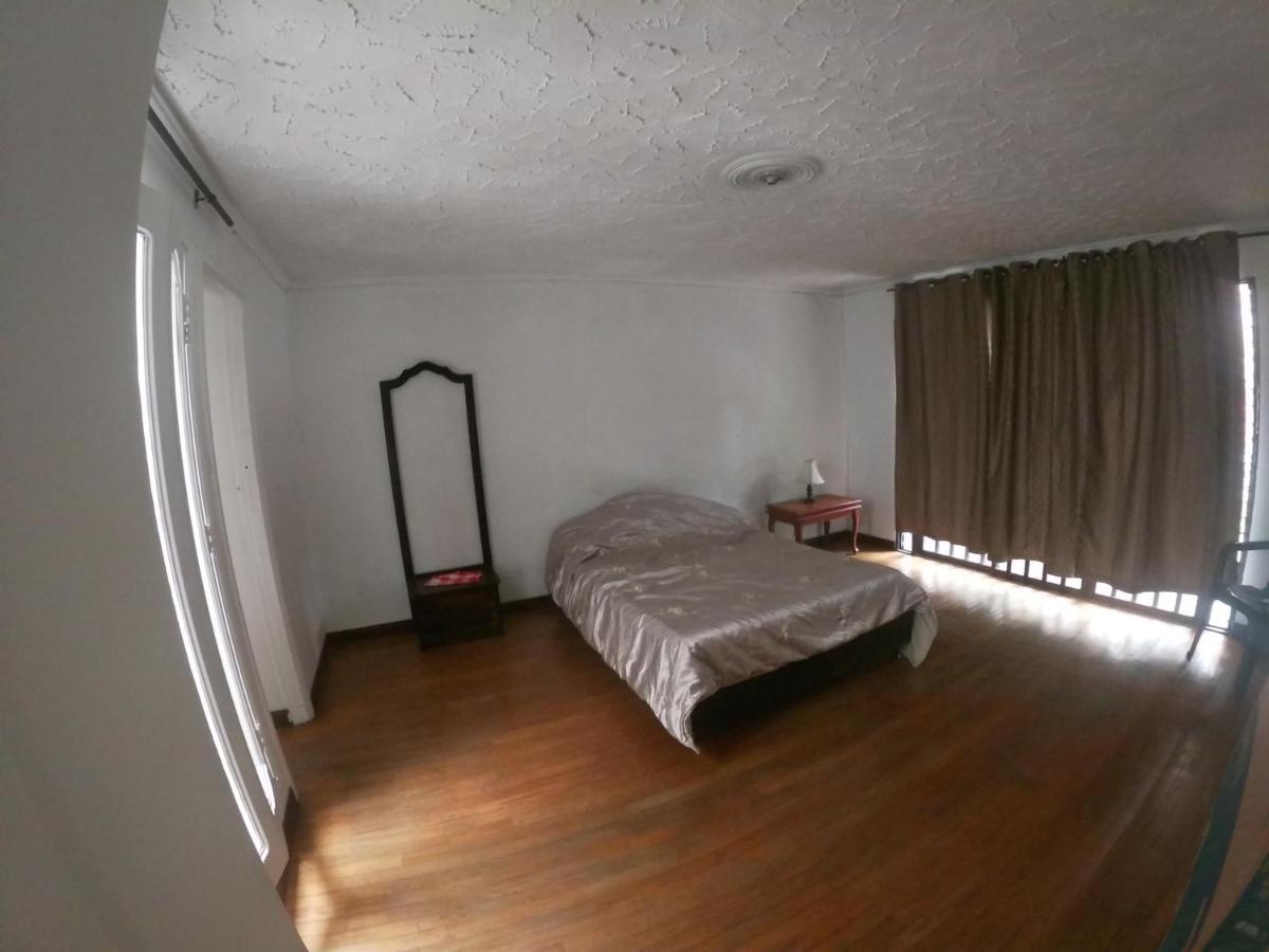 Le VI Hostal Меделин Екстериор снимка